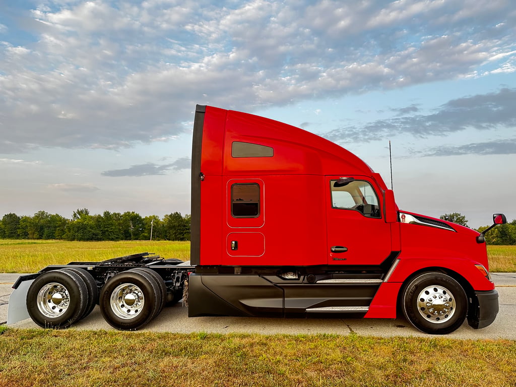2024 Kenworth T680 in Joplin, MO — photo 2