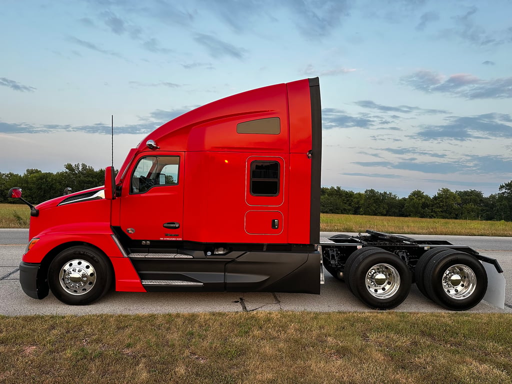 2024 Kenworth T680 in Joplin, MO — photo 5