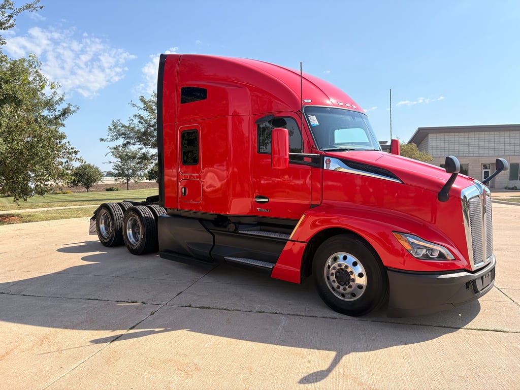 2023 Kenworth T680 in Cedar Rapids, IA