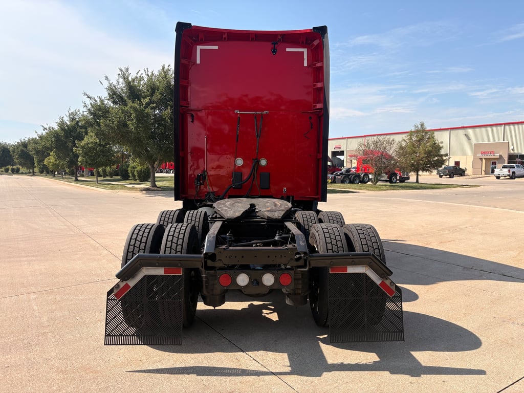 2023 Kenworth T680 in Cedar Rapids, IA — photo 4