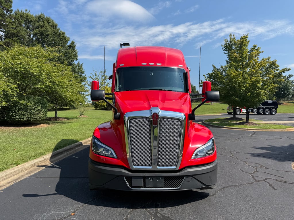 2023 Kenworth T680 in Greensboro, NC — photo 2