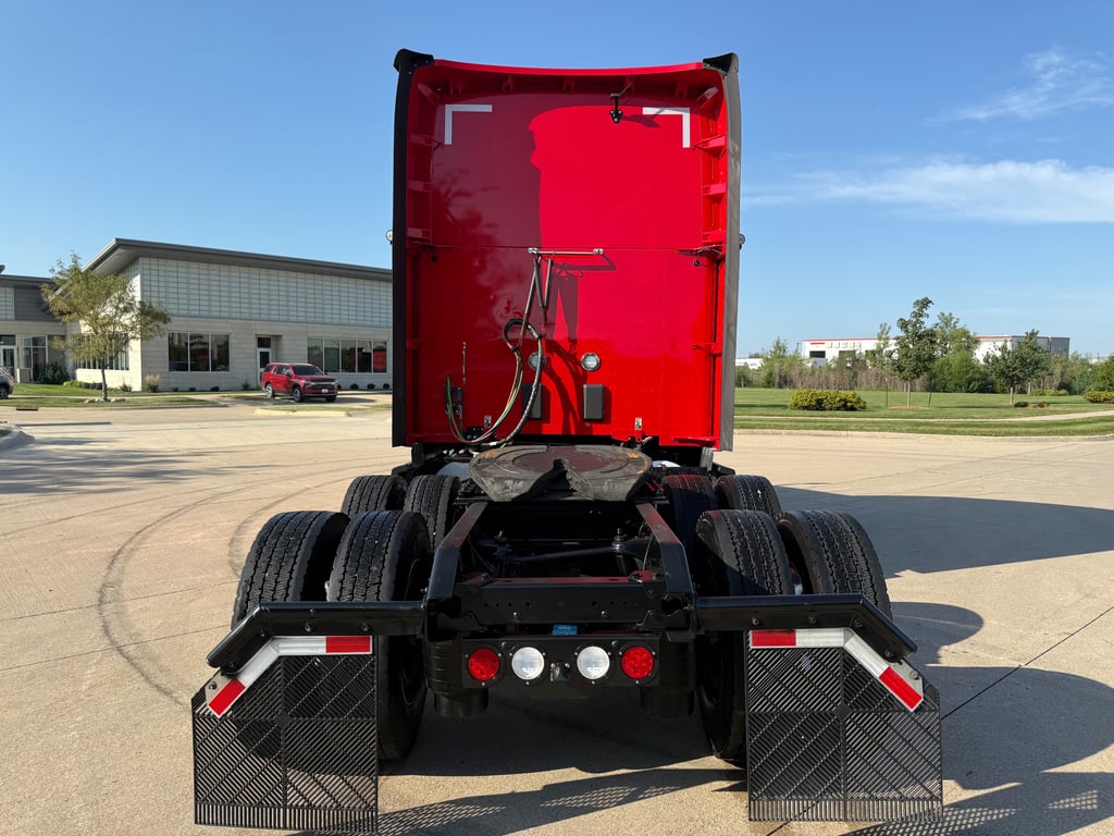 2023 Kenworth T680 in Cedar Rapids, IA — photo 5