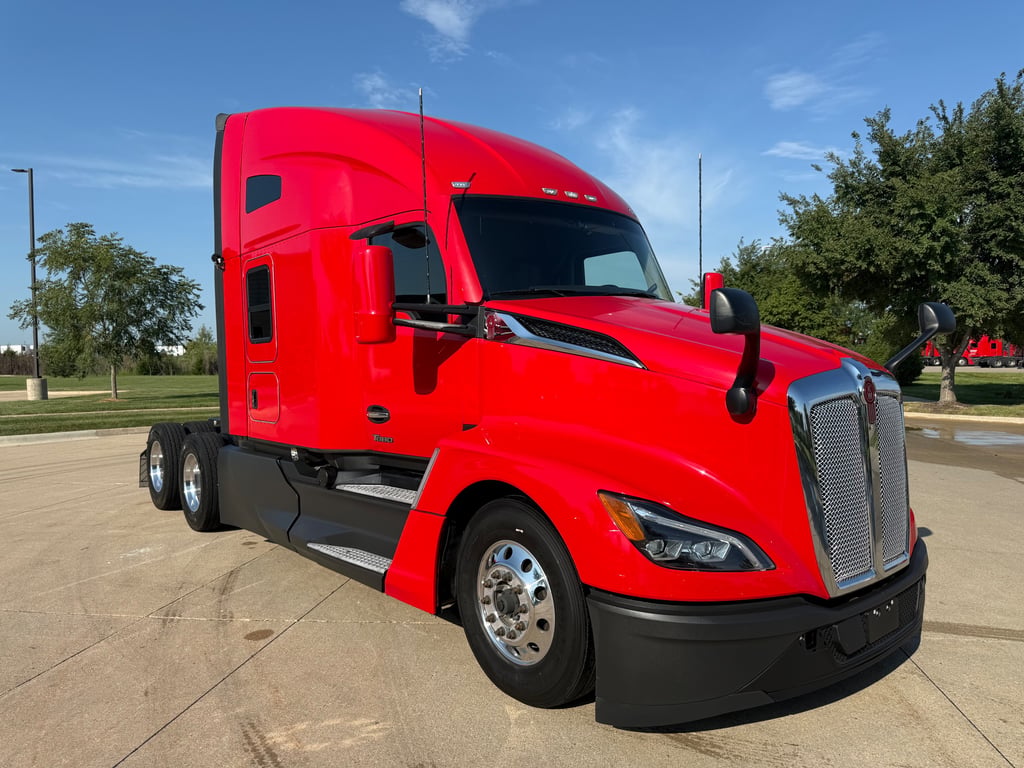 2023 Kenworth T680 in Cedar Rapids, IA
