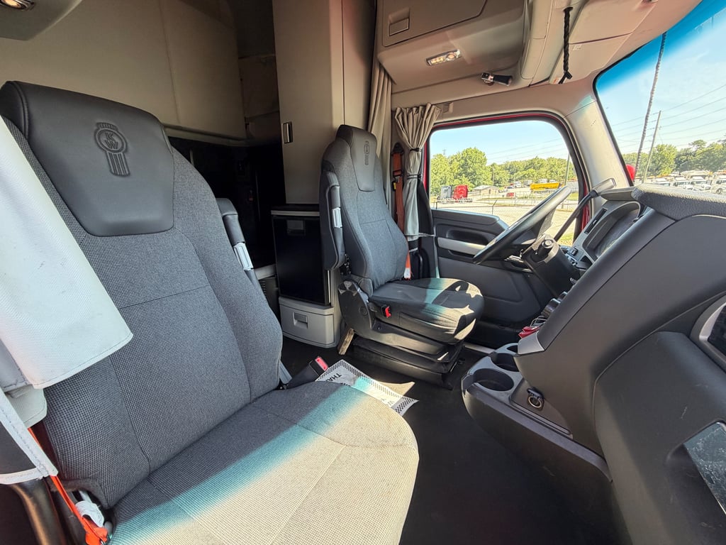 2023 Kenworth T680 in Mableton, GA — photo 3