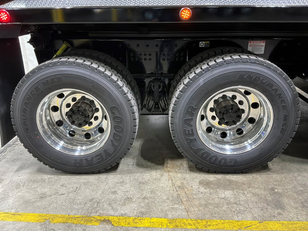 2027 Kenworth T880 in Hickory, NC — photo 3