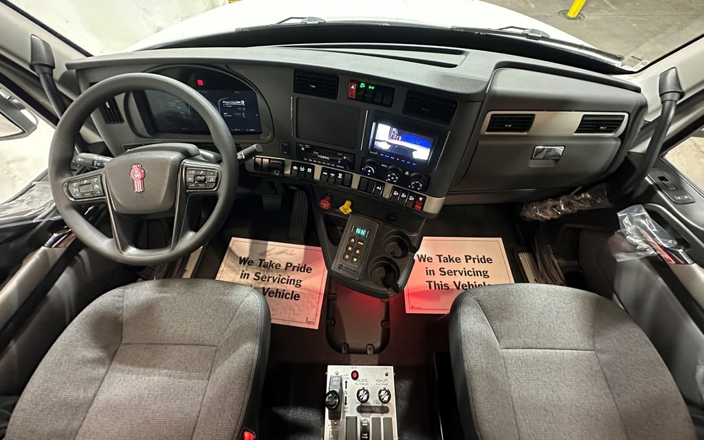 2027 Kenworth T880 in Dallas, TX — photo 2