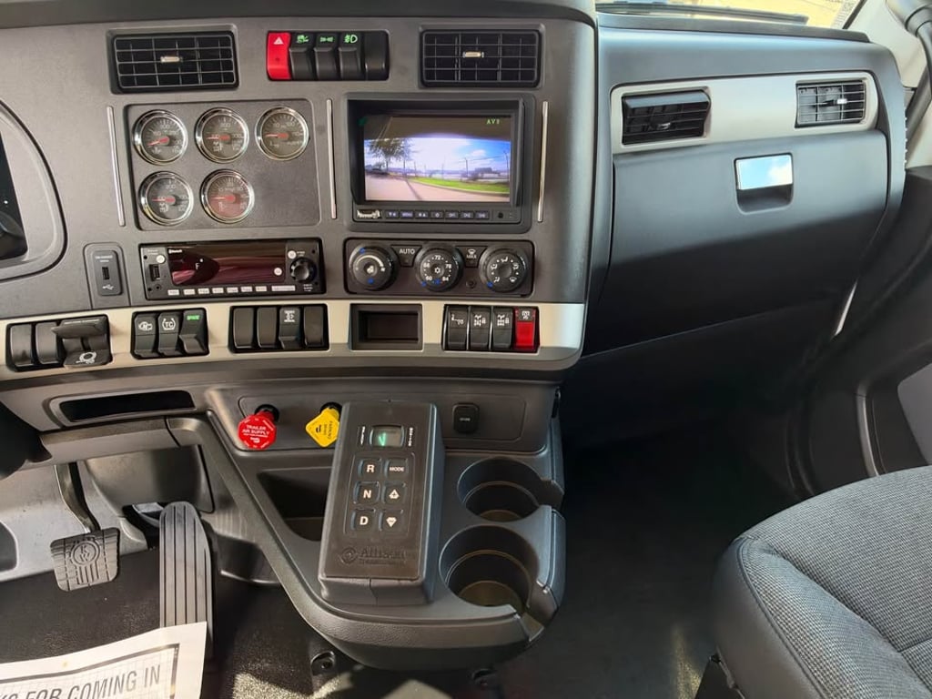 2027 Kenworth T880 in Dallas, TX — photo 8