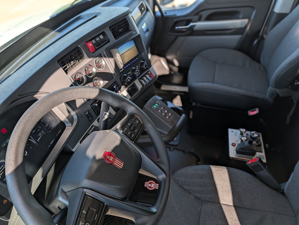 2027 Kenworth T880 in Fort Worth, TX — photo 3