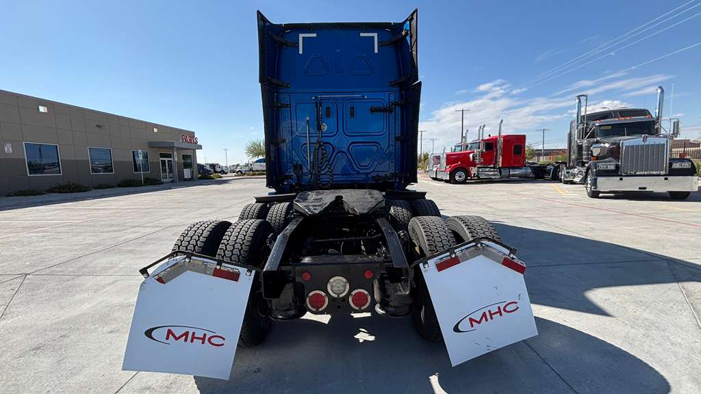2022 Freightliner Cascadia in El Paso, TX — photo 5
