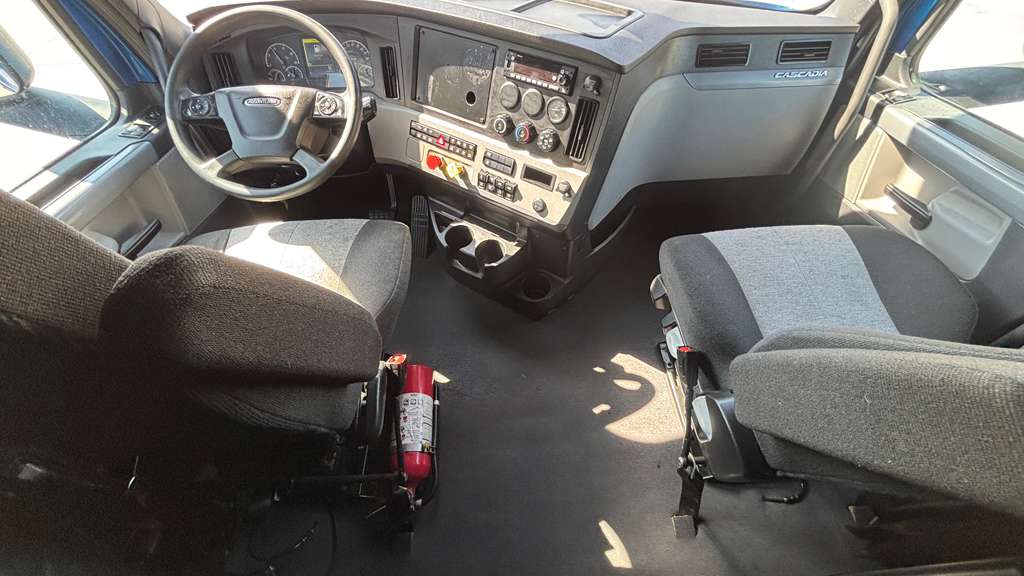 2022 Freightliner Cascadia in El Paso, TX — photo 3
