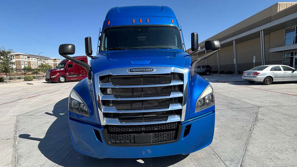 2022 Freightliner Cascadia in El Paso, TX — photo 7