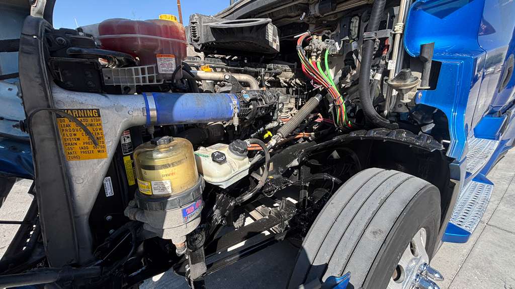 2022 Freightliner Cascadia in El Paso, TX — photo 6