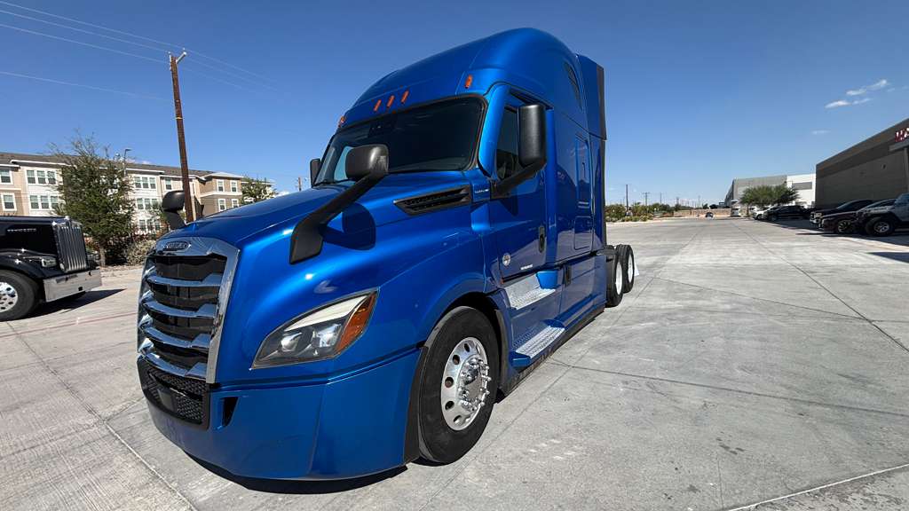 2022 Freightliner Cascadia in El Paso, TX — photo 8