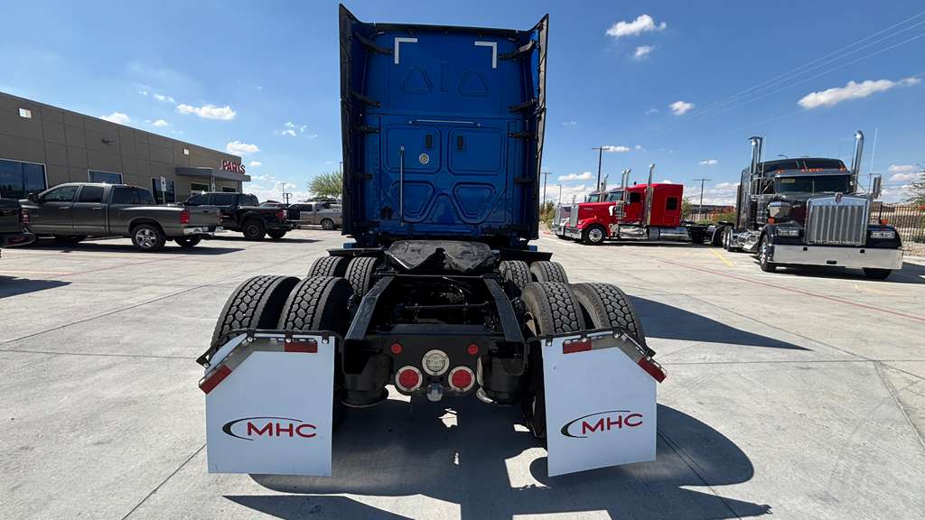 2022 Freightliner Cascadia in El Paso, TX — photo 5