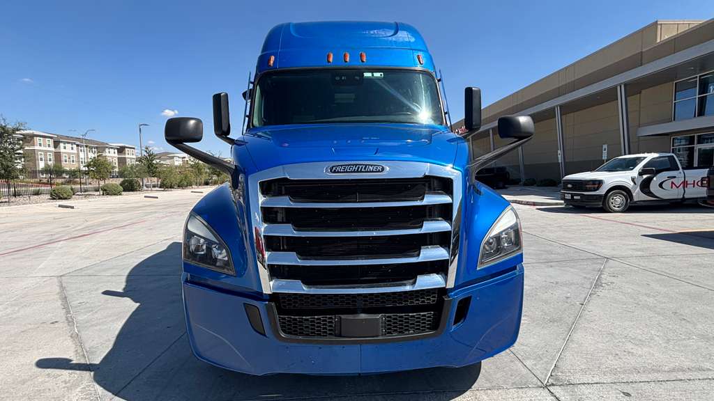 2022 Freightliner Cascadia in El Paso, TX — photo 8