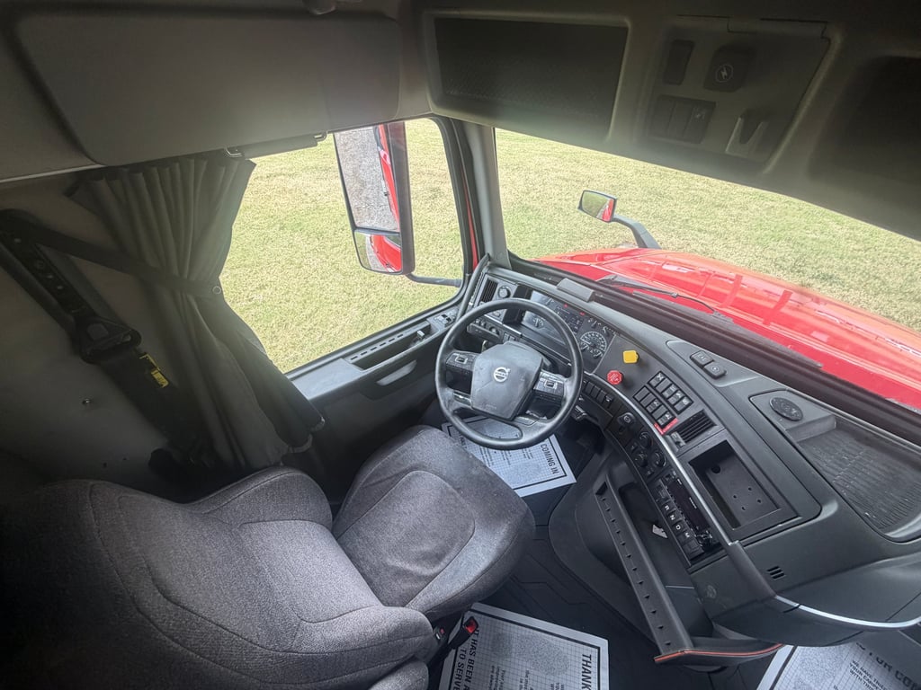 2022 Volvo VNL 760 in Nashville, TN — photo 8