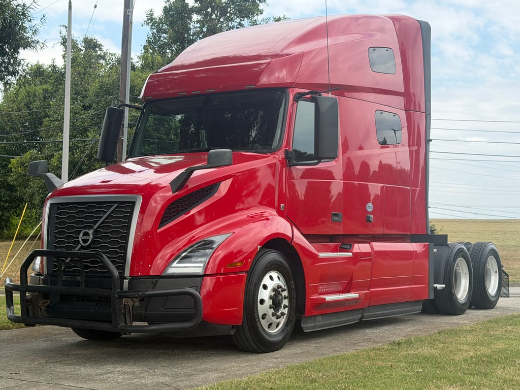 2022 Volvo VNL 760 in Nashville, TN — photo 2