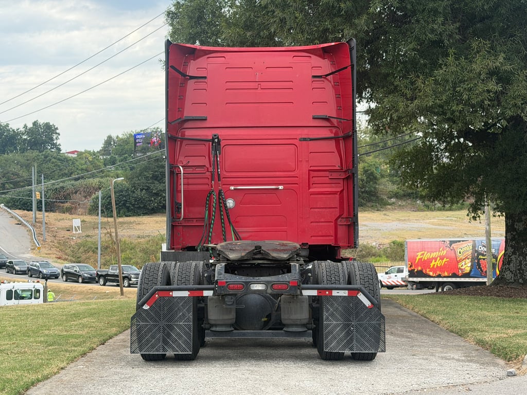 2022 Volvo VNL 760 in Nashville, TN — photo 5