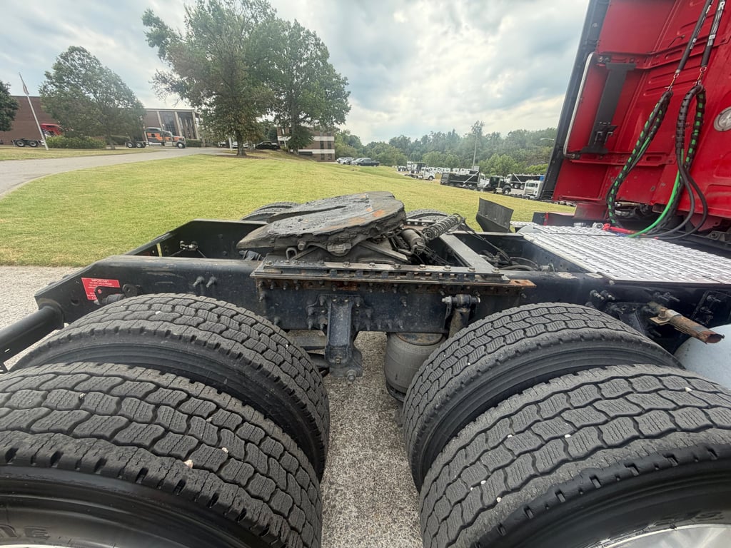 2022 Volvo VNL 760 in Nashville, TN — photo 4