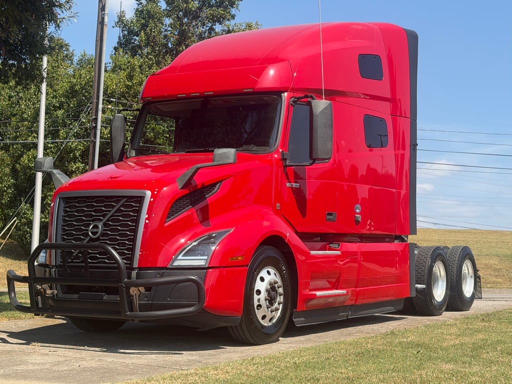 2022 Volvo VNL 760 in Nashville, TN — photo 2