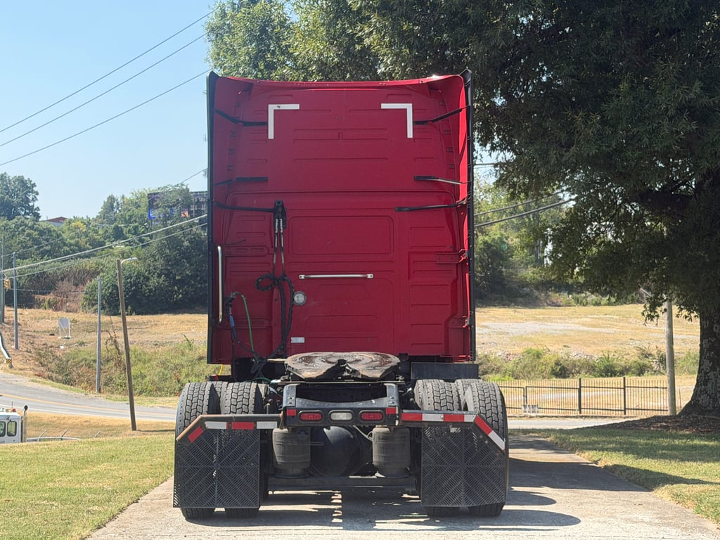 2022 Volvo VNL 760 in Nashville, TN — photo 5
