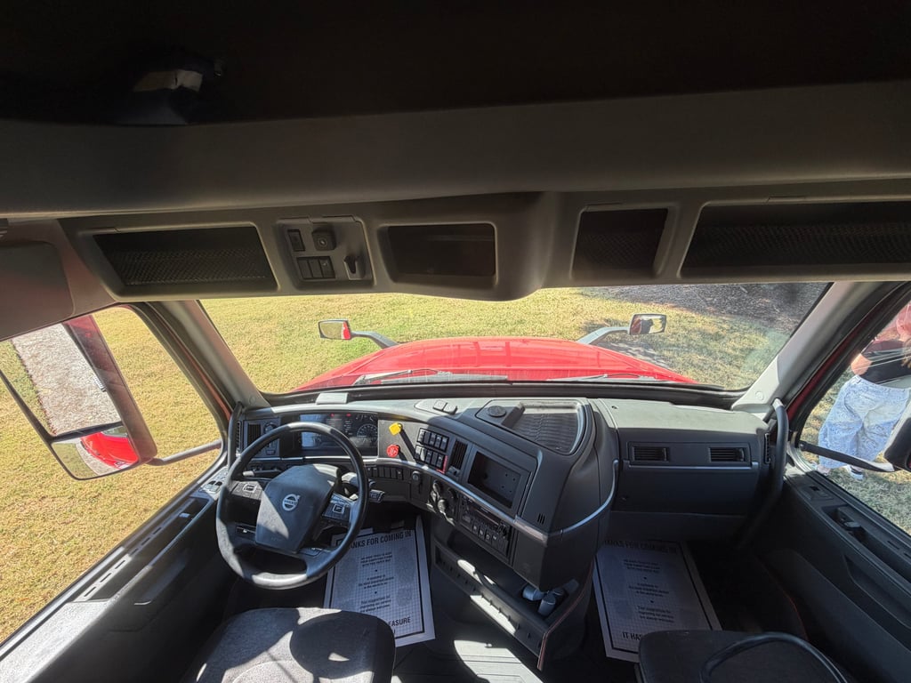 2022 Volvo VNL 760 in Nashville, TN — photo 3