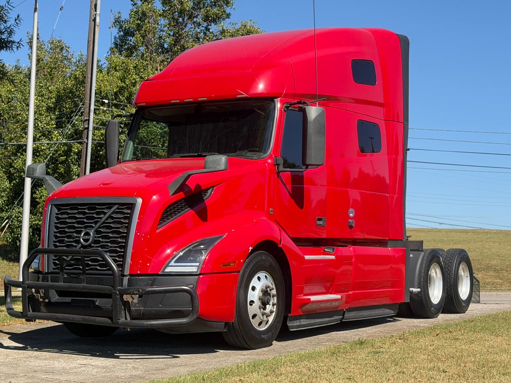 2022 Volvo VNL 760 in Nashville, TN — photo 2