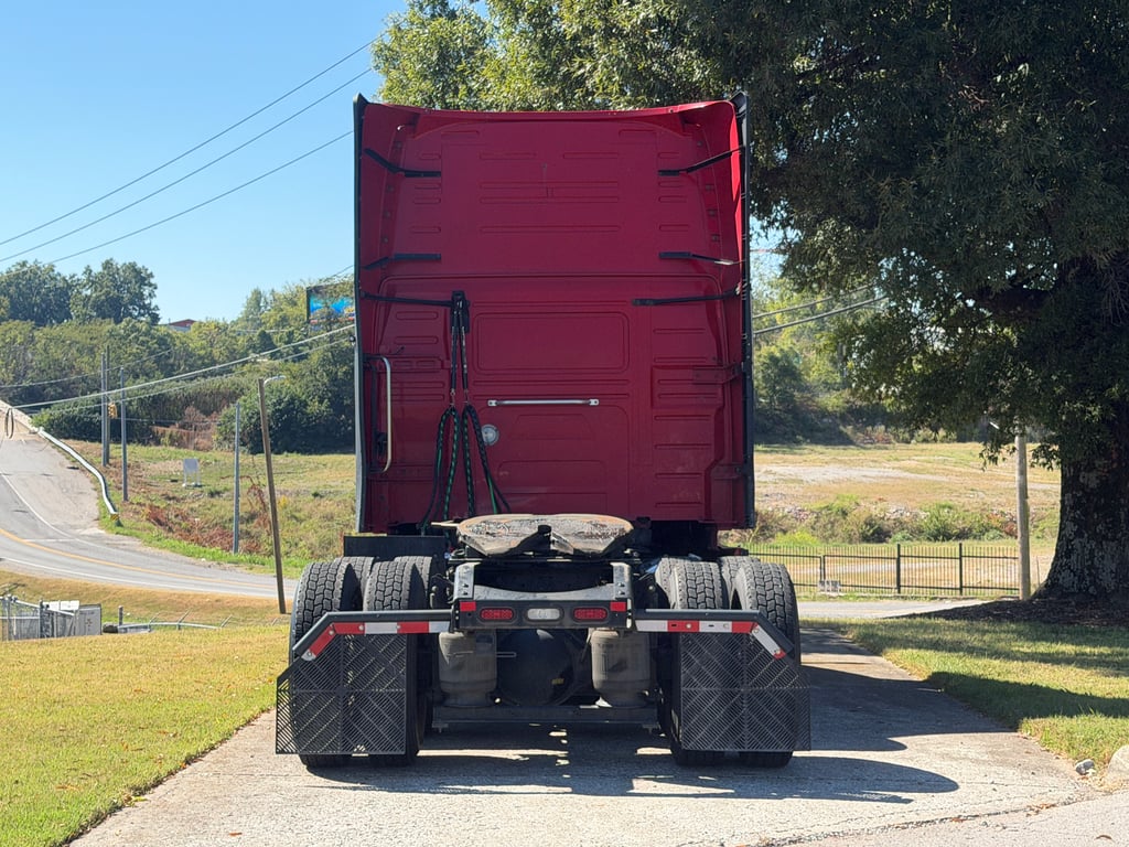 2022 Volvo VNL 760 in Nashville, TN — photo 5