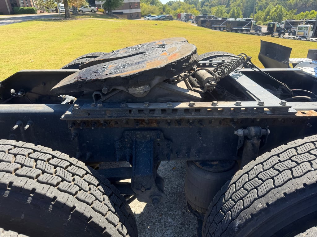 2022 Volvo VNL 760 in Nashville, TN — photo 4