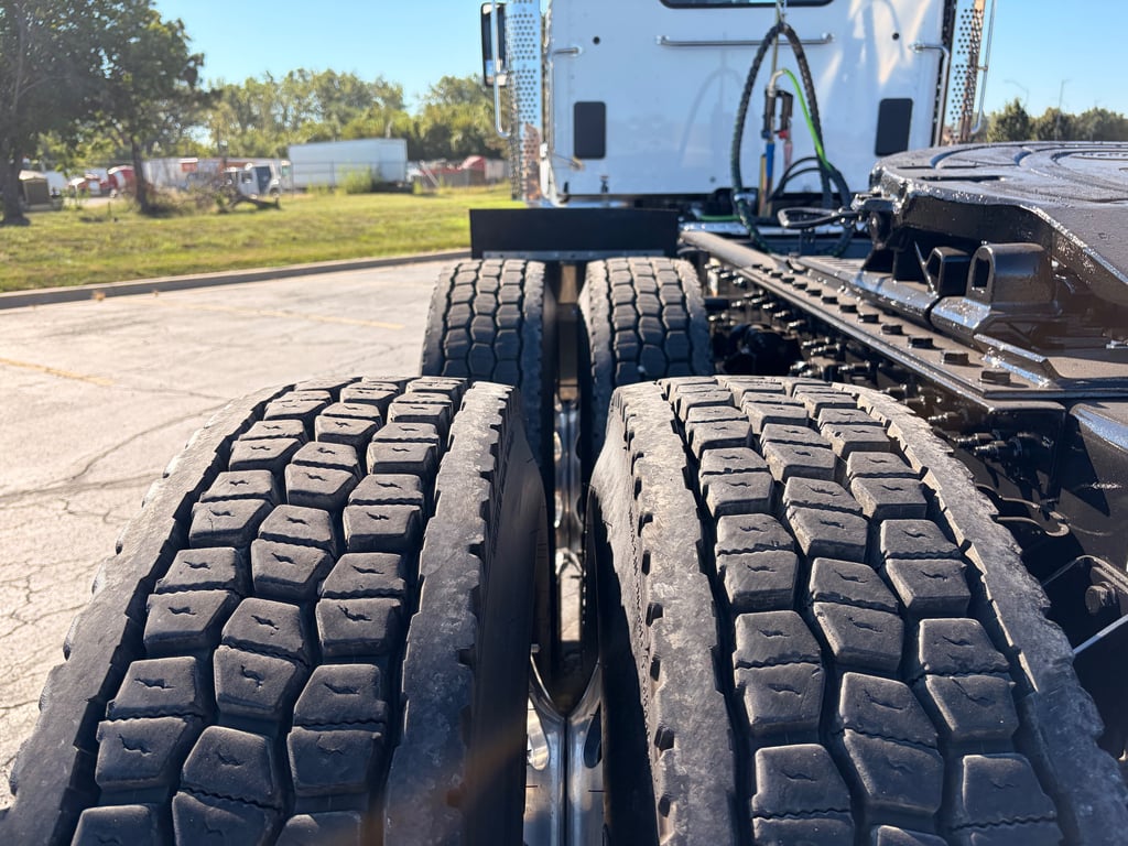 2025 Kenworth T880 in Kansas City, MO — photo 6