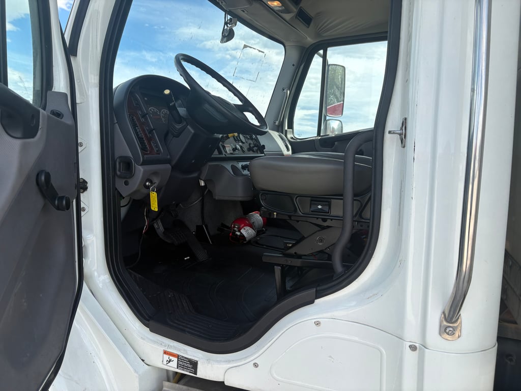 2022 Freightliner M2 106 in Denver, CO — photo 8