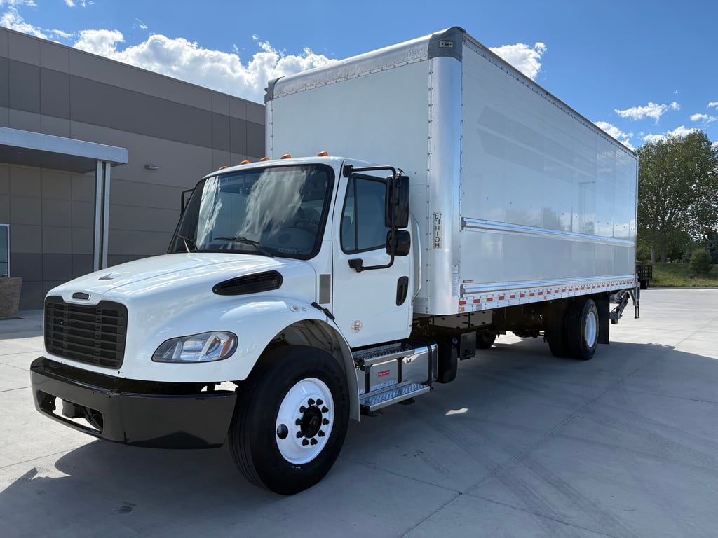 2022 Freightliner M2 106 in Denver, CO — photo 2
