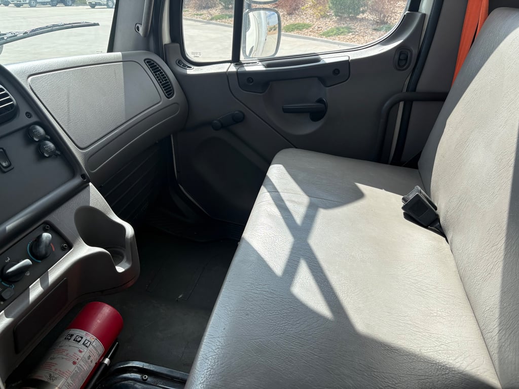 2020 Freightliner M2 106 in Denver, CO — photo 3