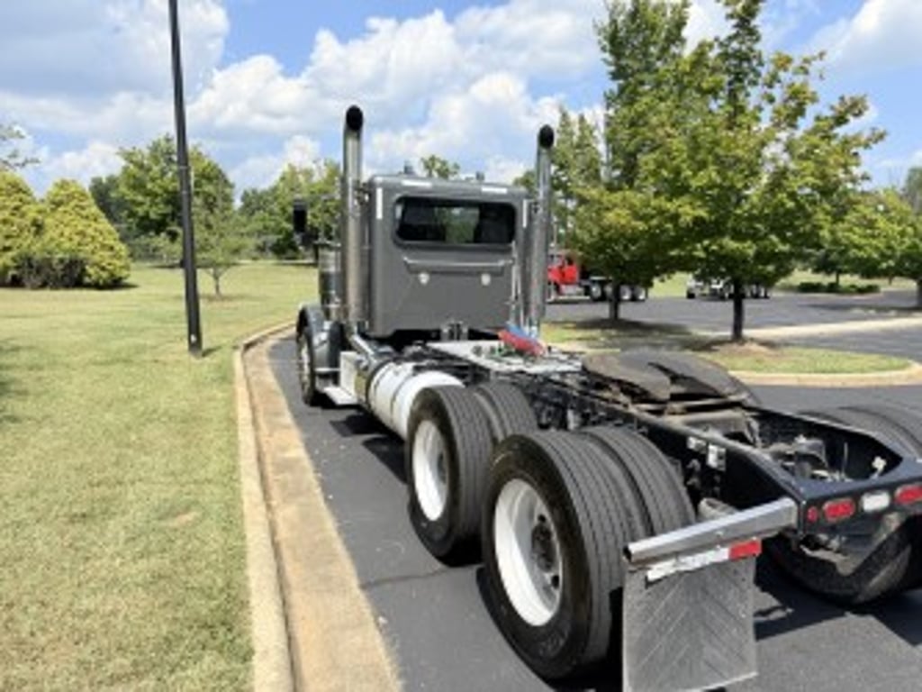 2022 Peterbilt 389 in Greensboro, NC — photo 7