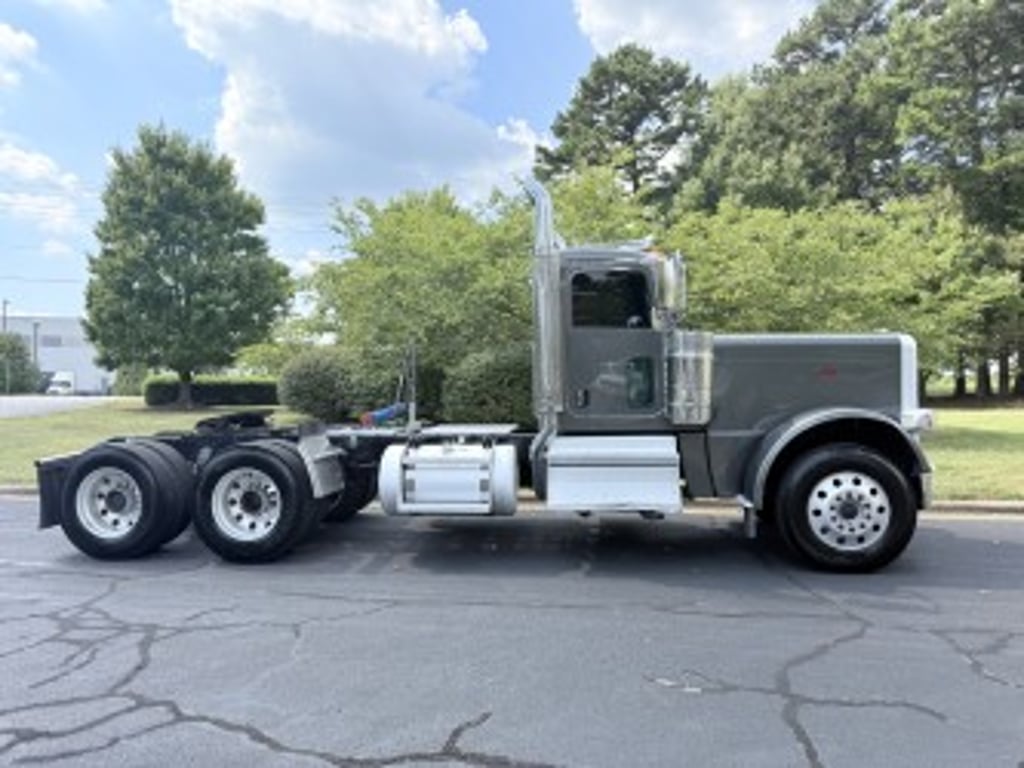 2022 Peterbilt 389 in Greensboro, NC — photo 4