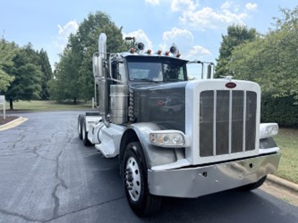 2022 Peterbilt 389 in Greensboro, NC — photo 3