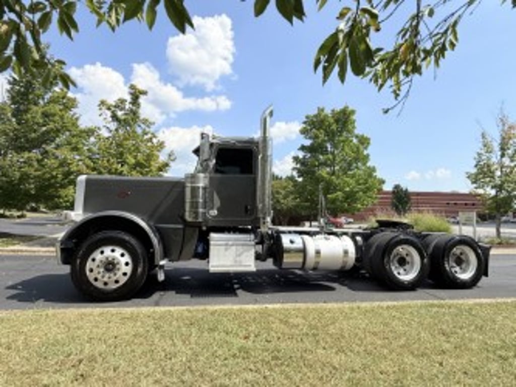 2022 Peterbilt 389 in Greensboro, NC — photo 8