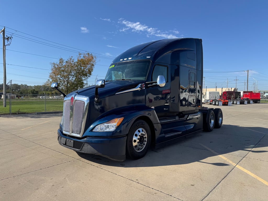 2024 Kenworth T680 in St. Joseph, MO — photo 2