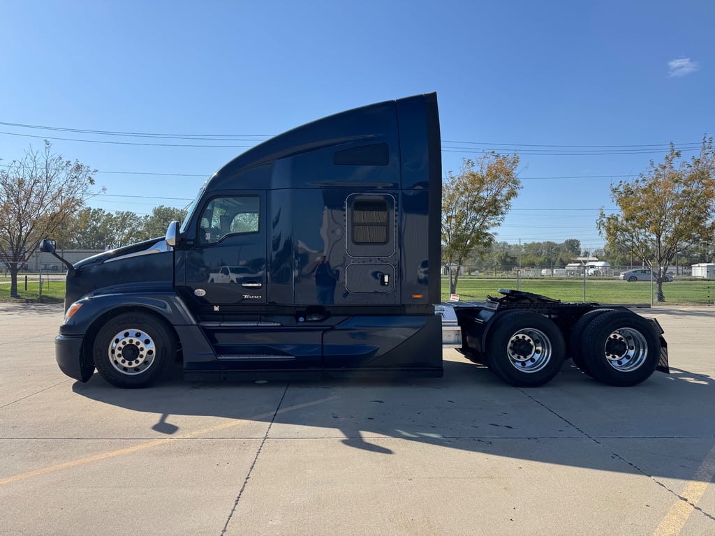 2024 Kenworth T680 in St. Joseph, MO — photo 8