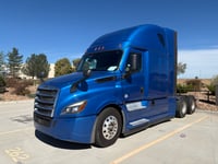 2022 Freightliner Cascadia in Denver, CO — photo 2