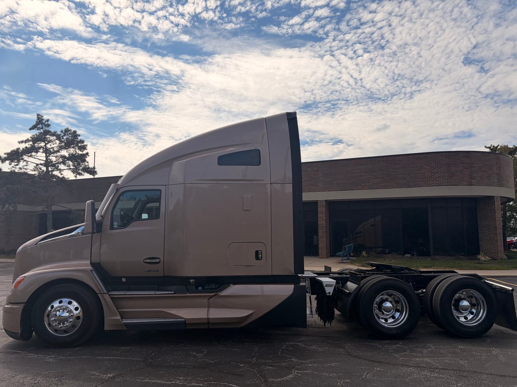 2023 Kenworth T680 in Kansas City, MO — photo 8