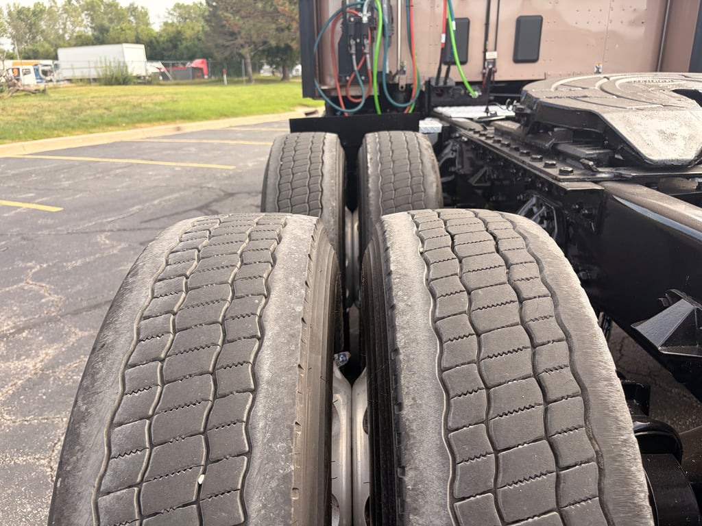 2023 Kenworth T680 in Kansas City, MO — photo 7