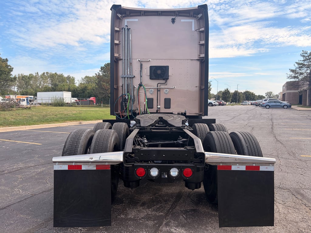 2023 Kenworth T680 in Kansas City, MO — photo 6