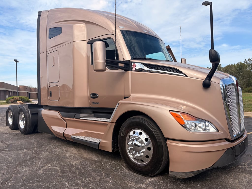 2023 Kenworth T680 in Kansas City, MO