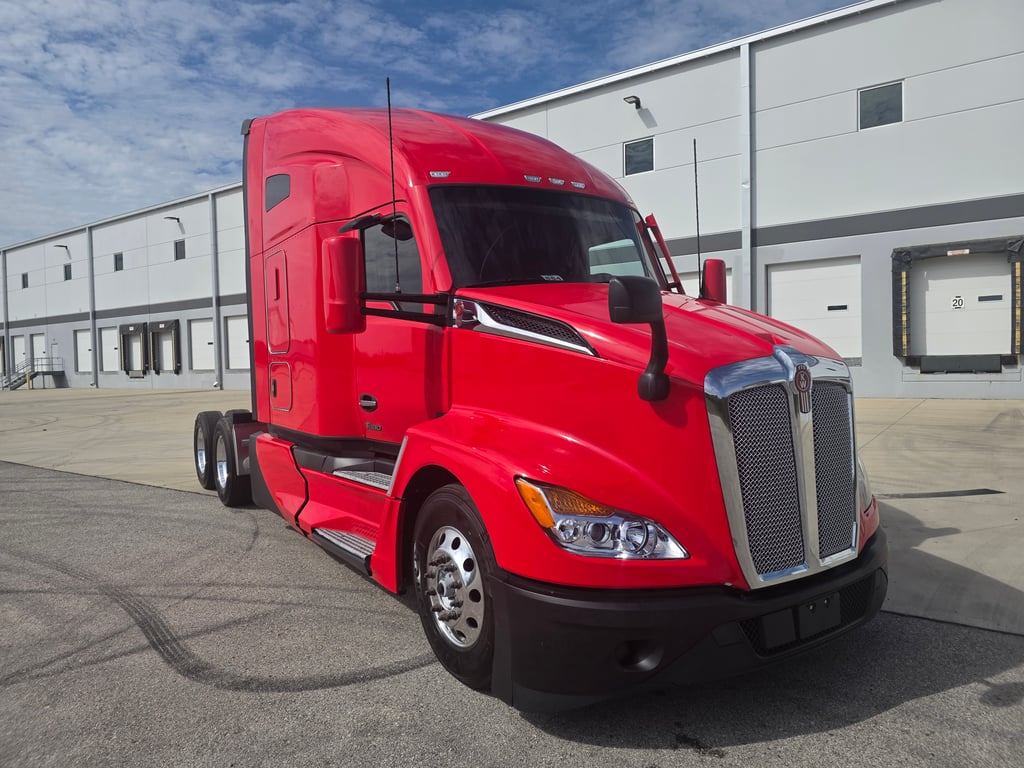 2023 Kenworth T680 in Kansas City, MO