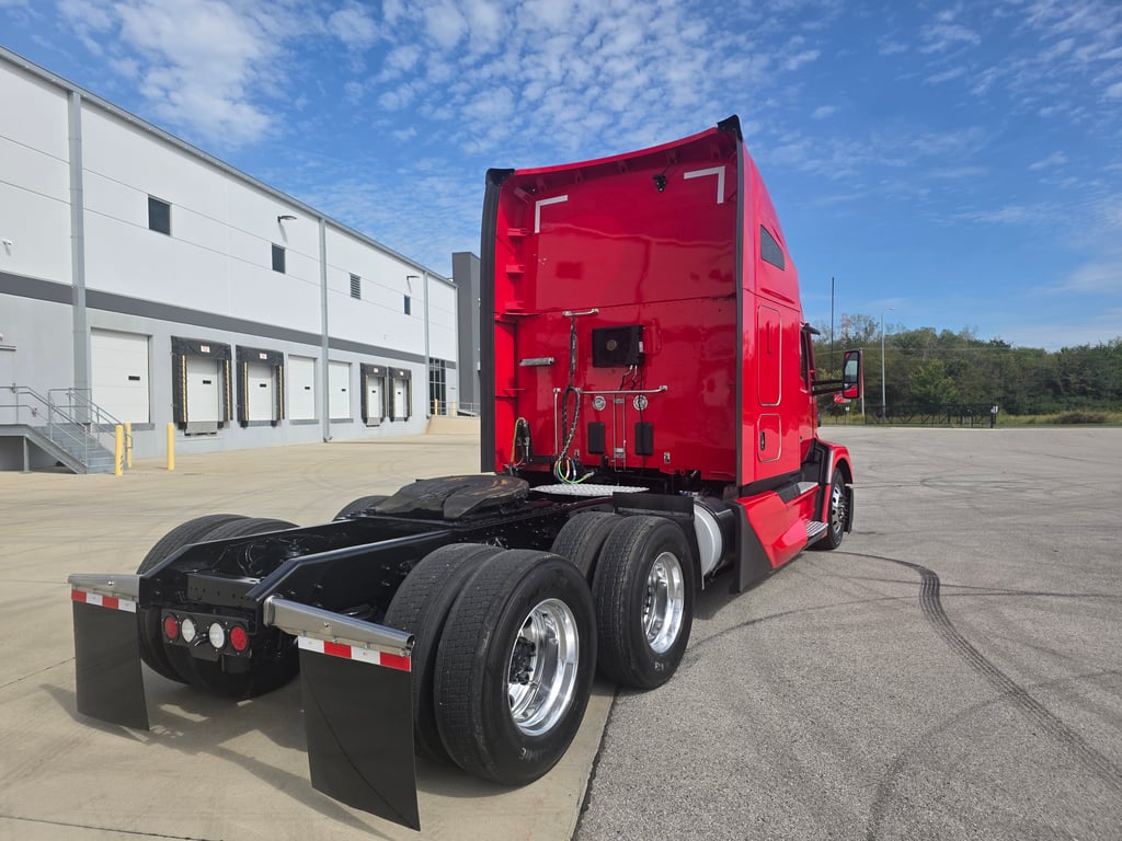 2023 Kenworth T680 in Kansas City, MO — photo 3