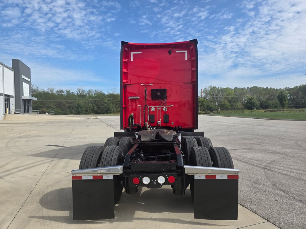 2023 Kenworth T680 in Kansas City, MO — photo 4