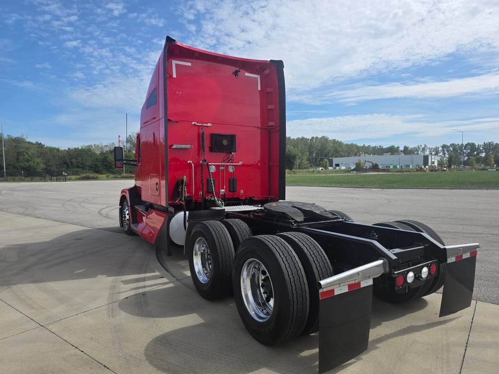2023 Kenworth T680 in Kansas City, MO — photo 5