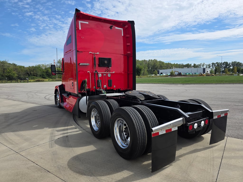 2023 Kenworth T680 in Kansas City, MO — photo 6