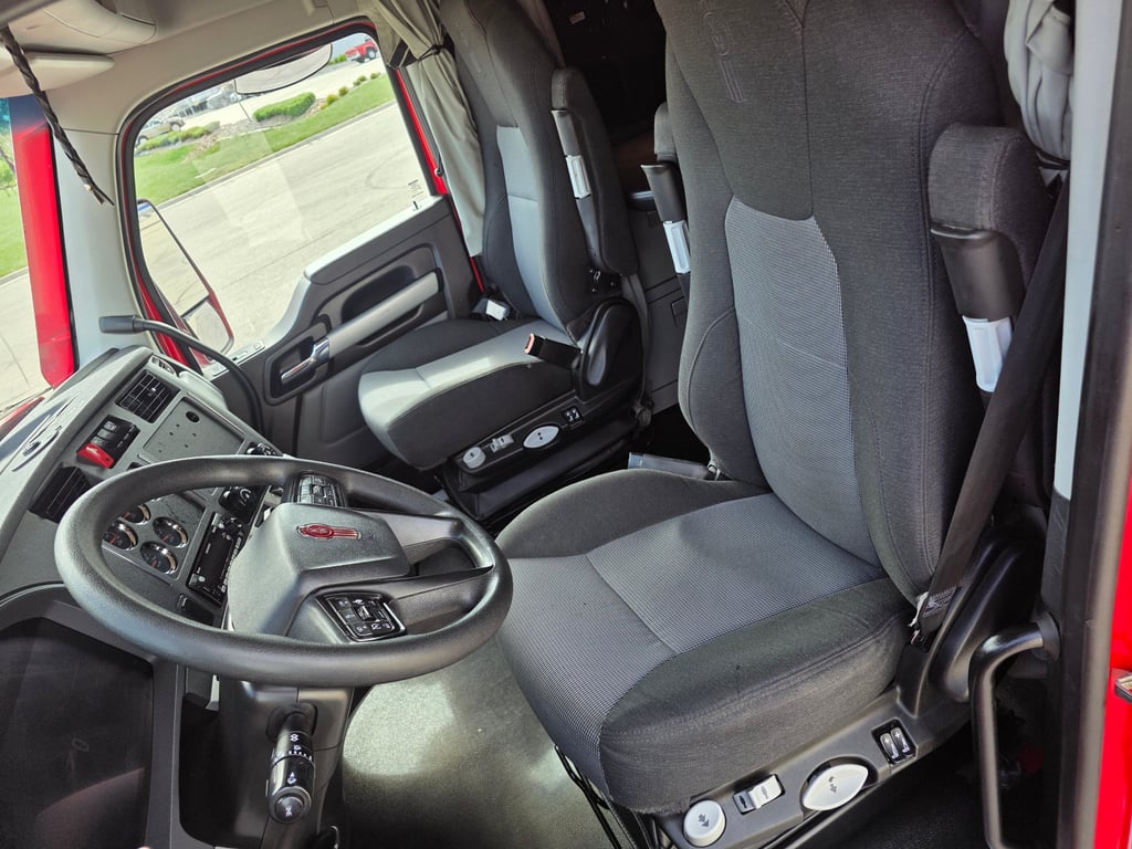 2023 Kenworth T680 in Kansas City, MO — photo 8